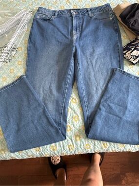 Women's Straight-Leg Mid-Blue Jeans — High-Rise Casual